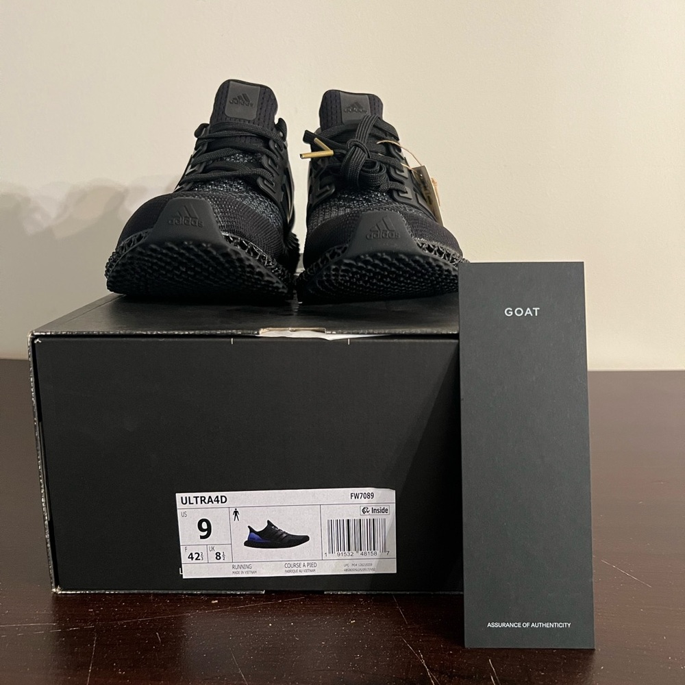 ADIDAS ULTRA 4D OG Size 9M brand new